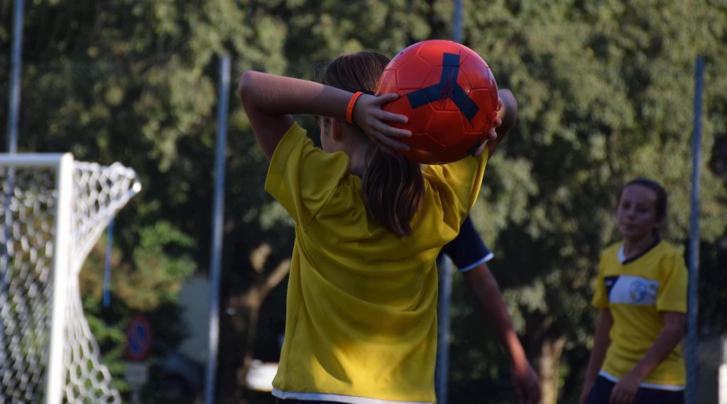 Azione di gioco_calcio: un gioco da ragazze2