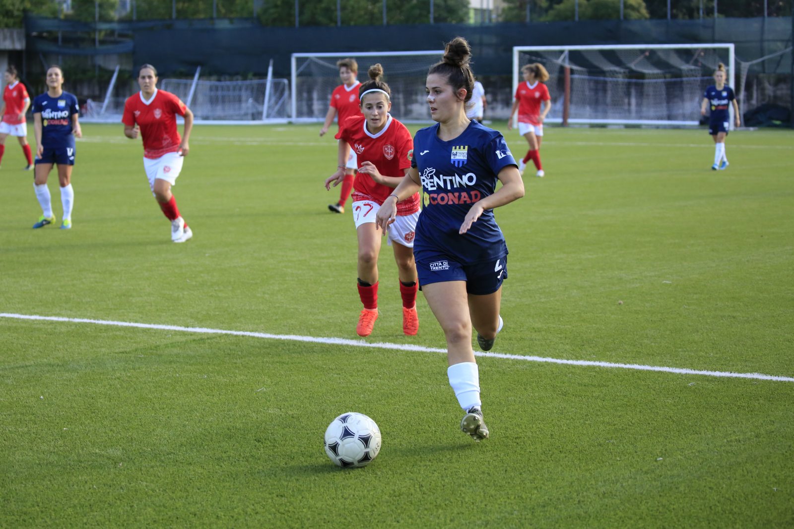 Martina Varrone in azione sul campo del Trento Calcio Femminile nel match contro la Triestina femminile