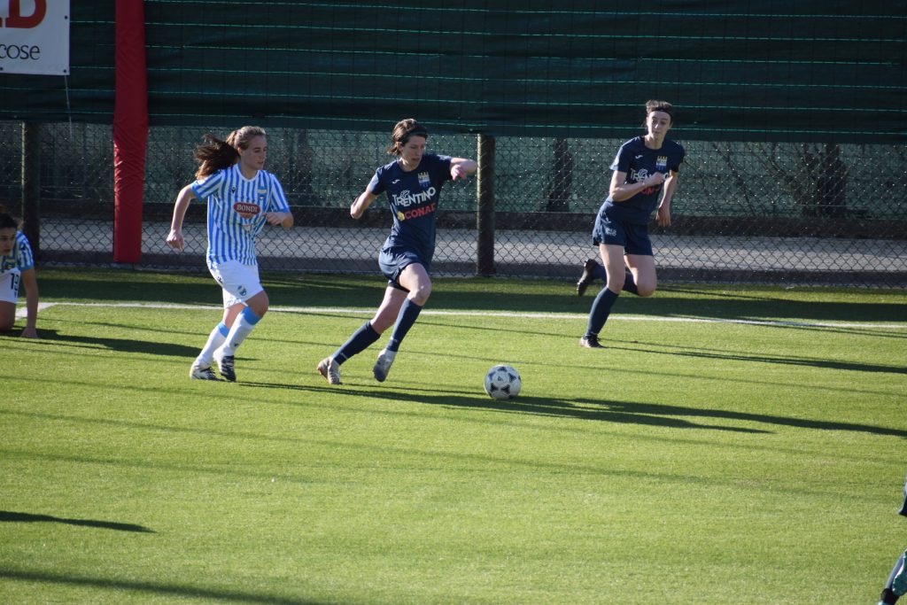 Giulia Rosa in azione nel match contro l'Accademia Spal. Partita valida per l'11 giornata di campionato.