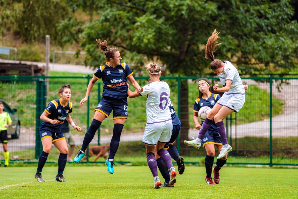 Melanie Kuenrath in azione durante la partita di amichevole Trento Calcio Femminile contro Fiorentina